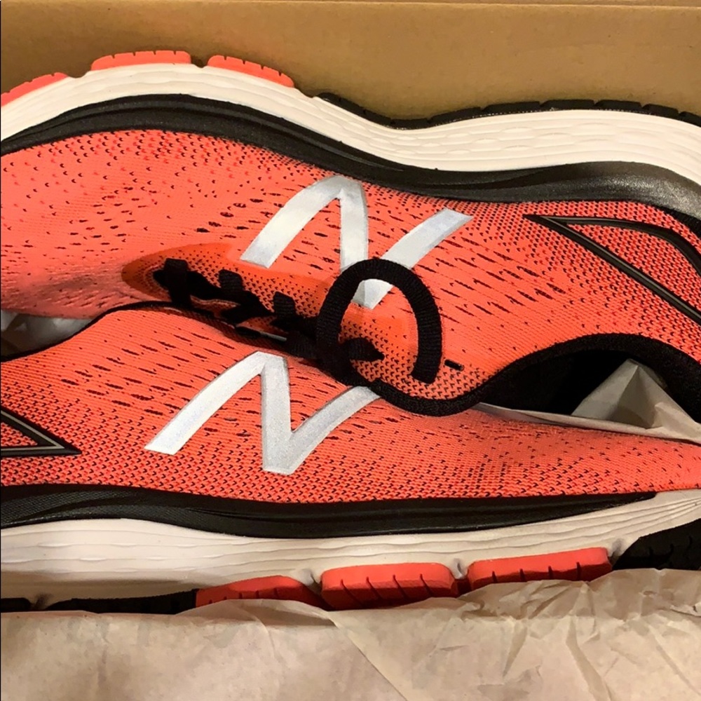 BRAND NEW New Balance Women’s 880